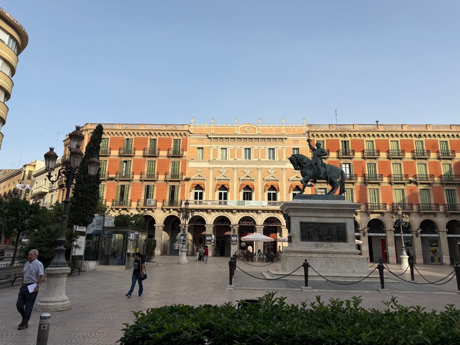 Außenansicht von Gebaude zur Miete in Reus