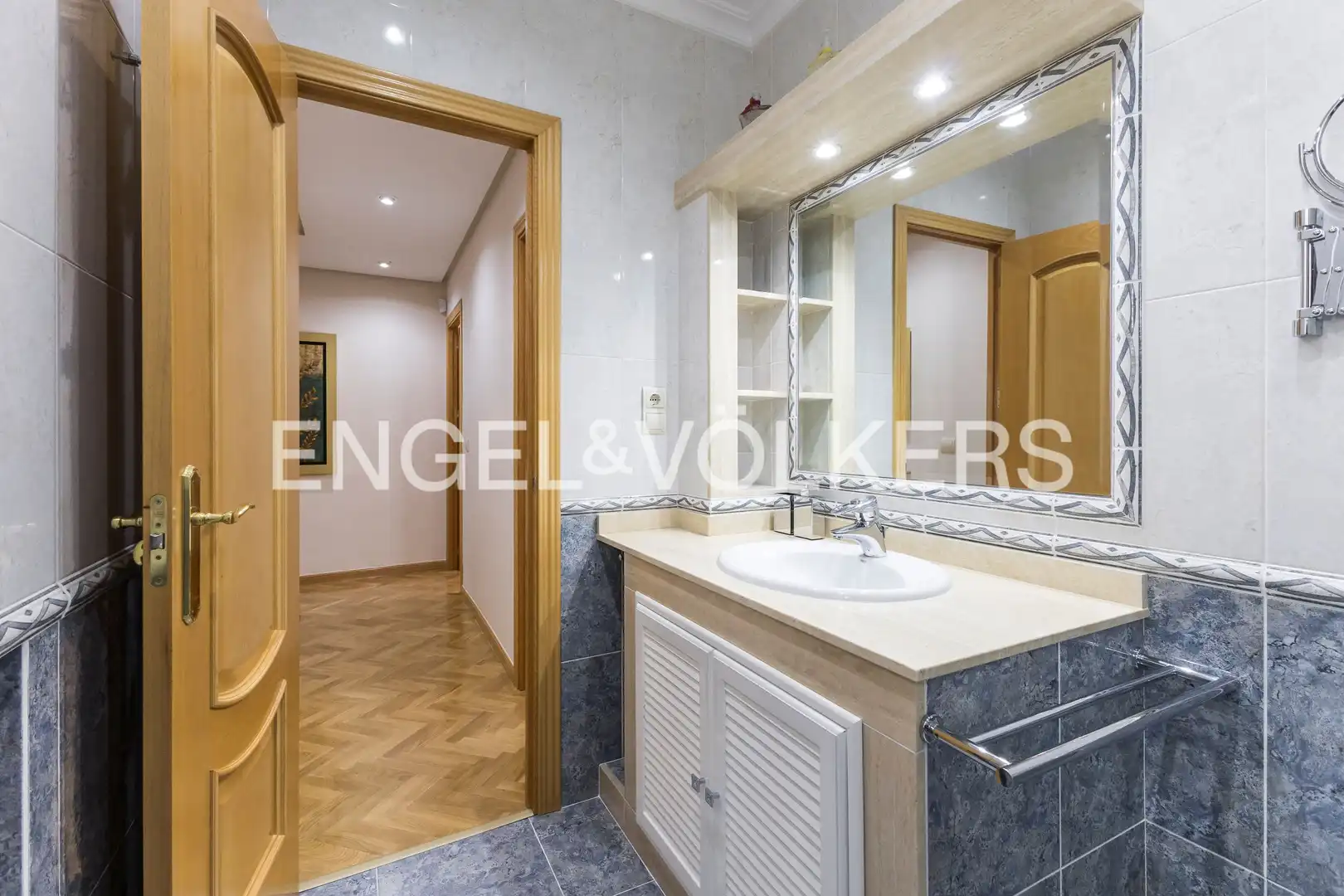 Flat for sale in Madrid  with Air Conditioner, Heating and Parquet flooring