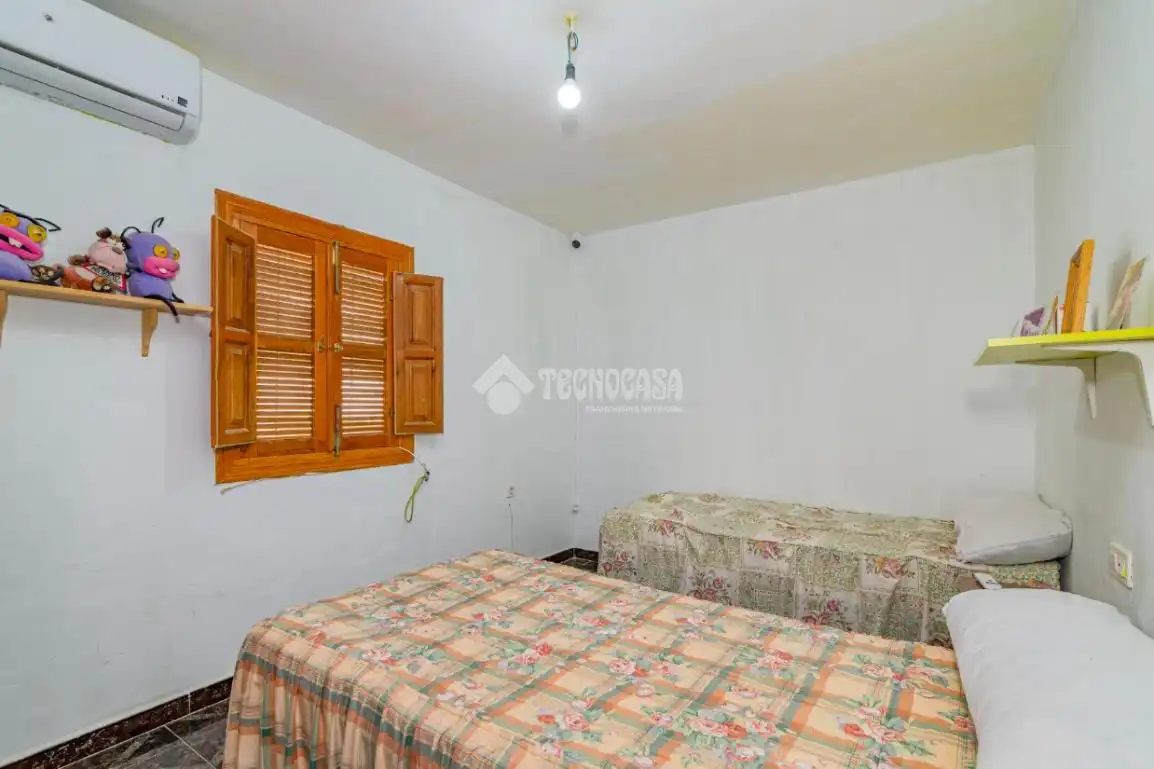 Dormitori de Casa adosada en venda en Loja