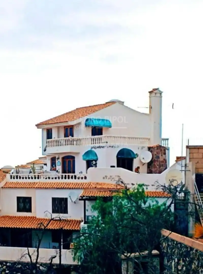 Casa o chalet en venta en Arona con Jardín privado, Terraza y Horno