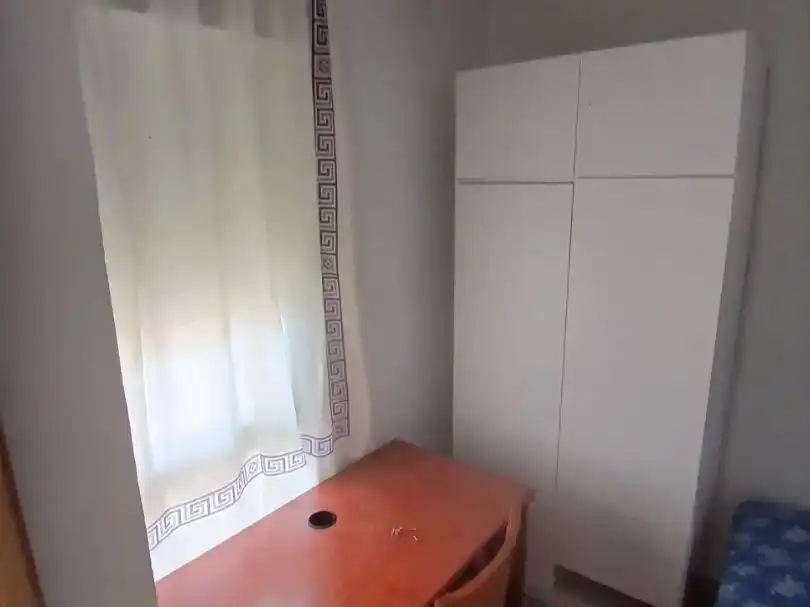 Habitación de Piso de alquiler en Granada con Amueblado y Balcón