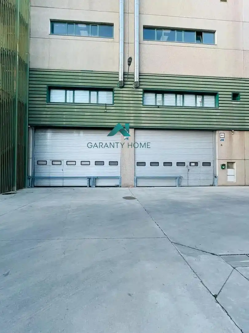 Vista exterior de Nave industrial de alquiler en  Madrid Capital