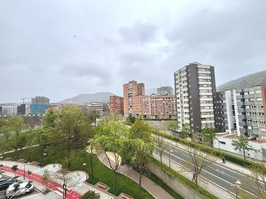 Piso en venta en Avenida del Ferrocarril, Ametzola