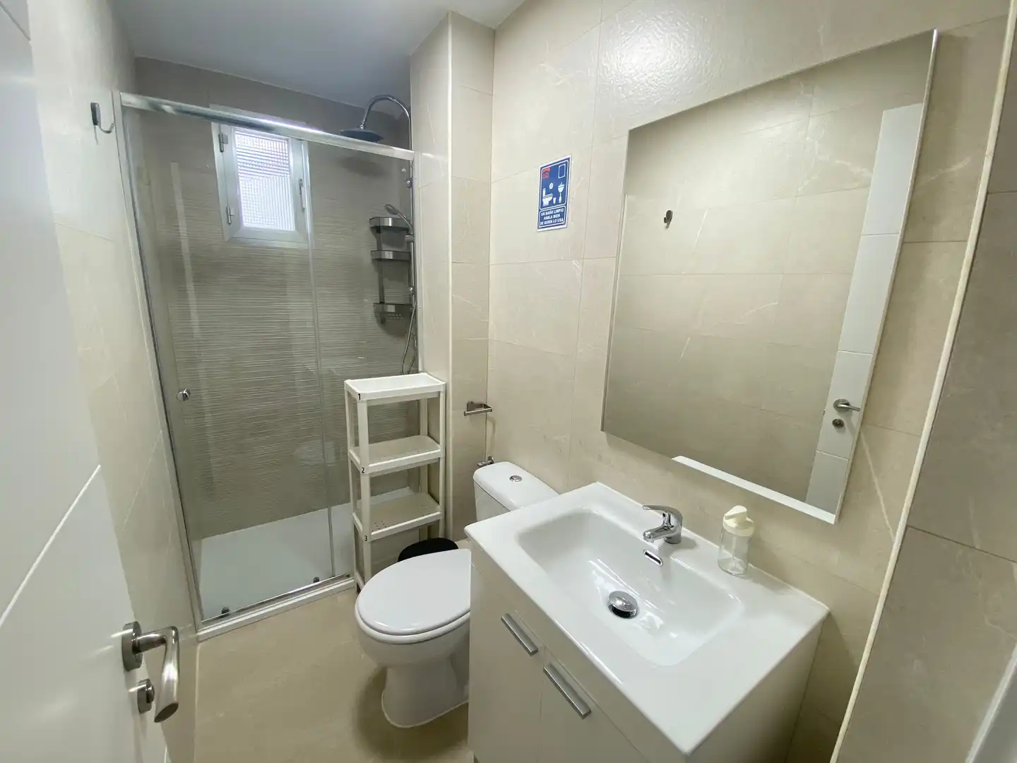 Badezimmer von Wohnung zur untervermieten in Madrid mit Heizung, Möbliert und Ofen