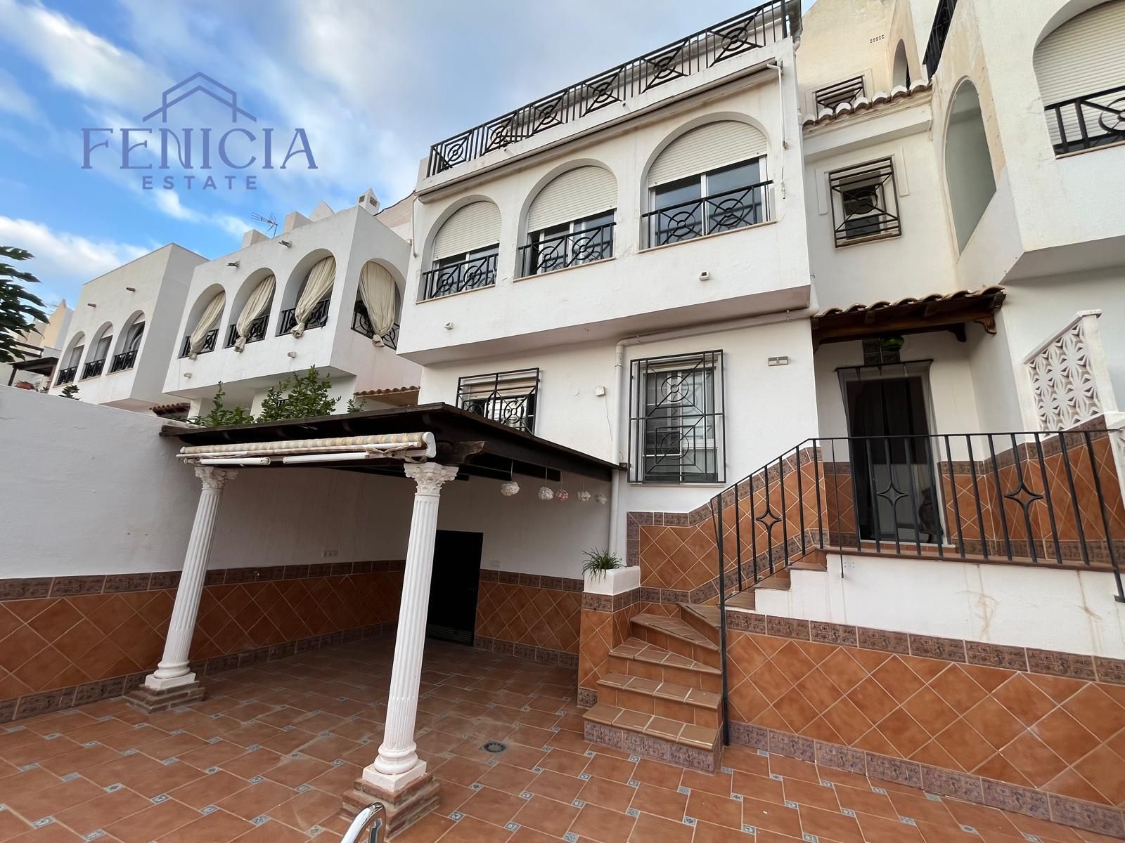 Vista exterior de Casa adosada en venda en Almuñécar amb Terrassa, Traster i Piscina