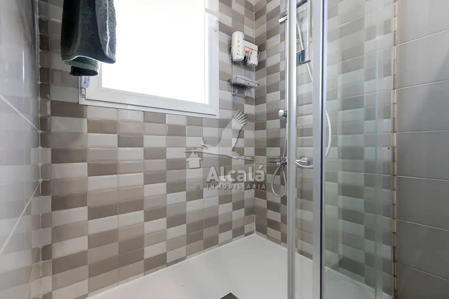 Baño de Piso en venta en Alcalá de Henares con Aire acondicionado, Calefacción y Trastero