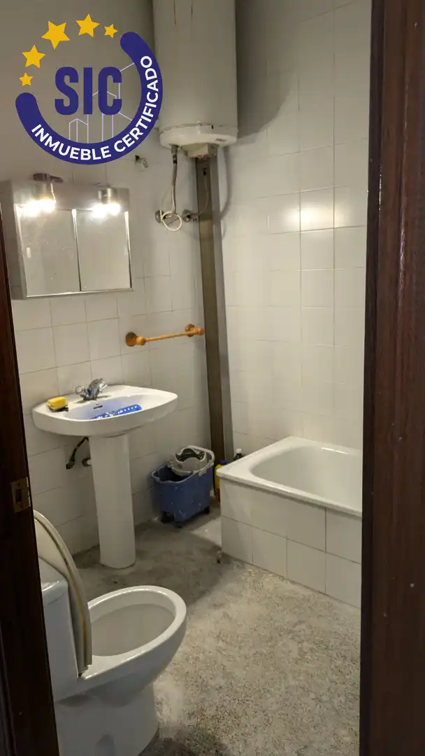 Bathroom of Commercial properties for sale in Benetússer