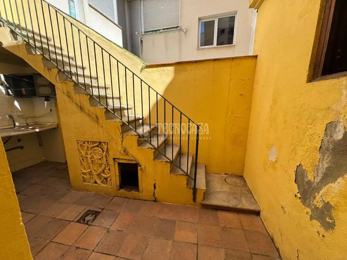 Einfamilien-Reihenhaus zum Verkauf in Barcelona mit Klimaanlage und Terrasse