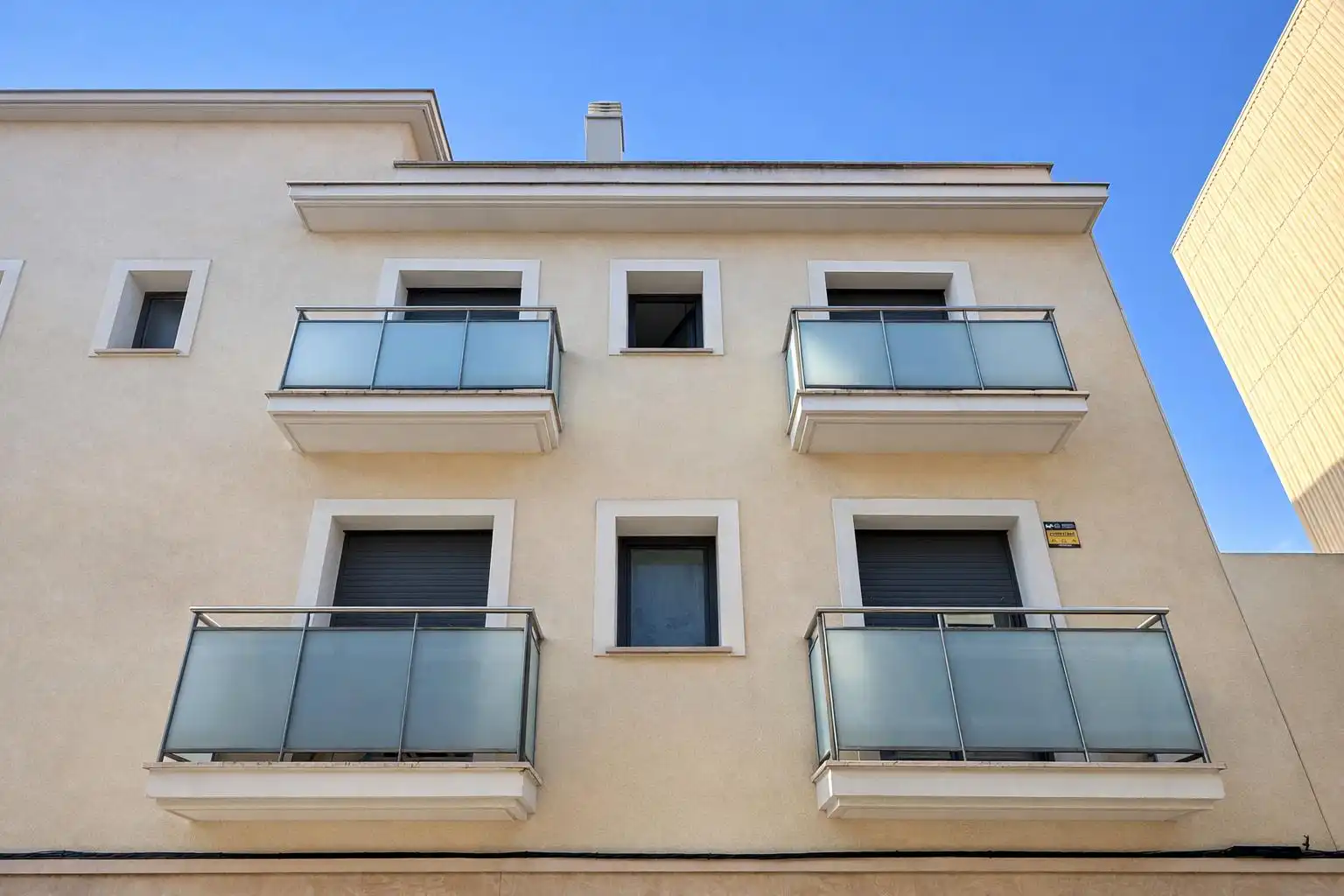 Vista exterior de Casa adosada en venta en Vilanova i la Geltrú con Aire acondicionado, Terraza y Horno