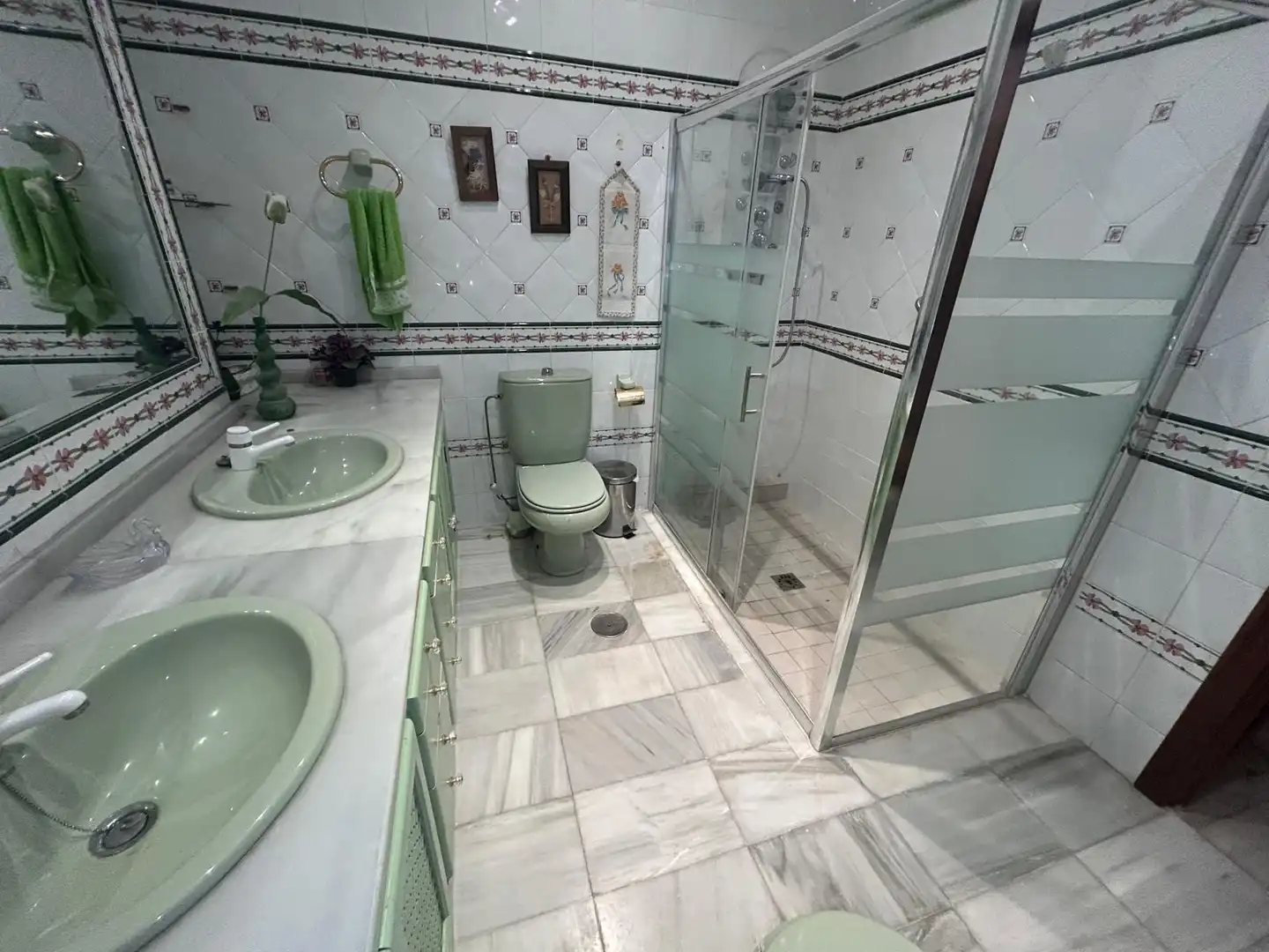 Bathroom of Houses for sale in Utrera