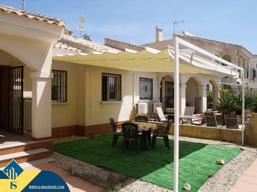 Casa aparellada amb piscina en venda a El Moncayo - El Pòrtic