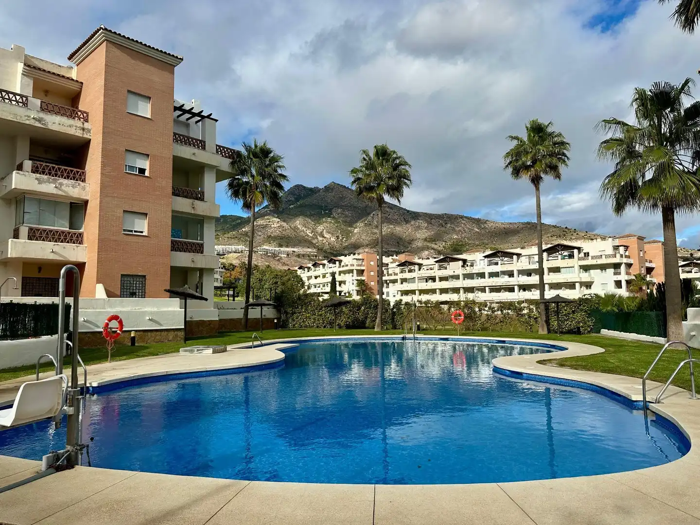 Außenansicht von Wohnungen zum Verkauf in Benalmádena mit Klimaanlage, Heizung und Terrasse