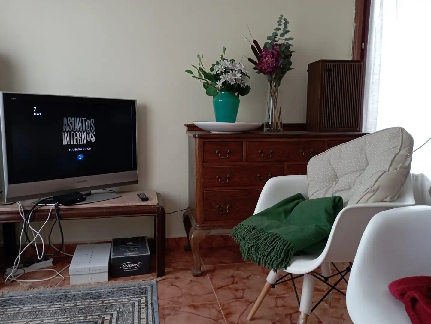 Sala d'estar de Casa adosada de lloguer en Espinosa de los Monteros amb Calefacció, Jardí privat i Parquet
