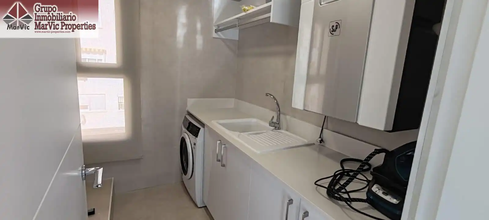 Cuina de Casa o xalet en venda en Benidorm amb Aire condicionat i Jardí privat