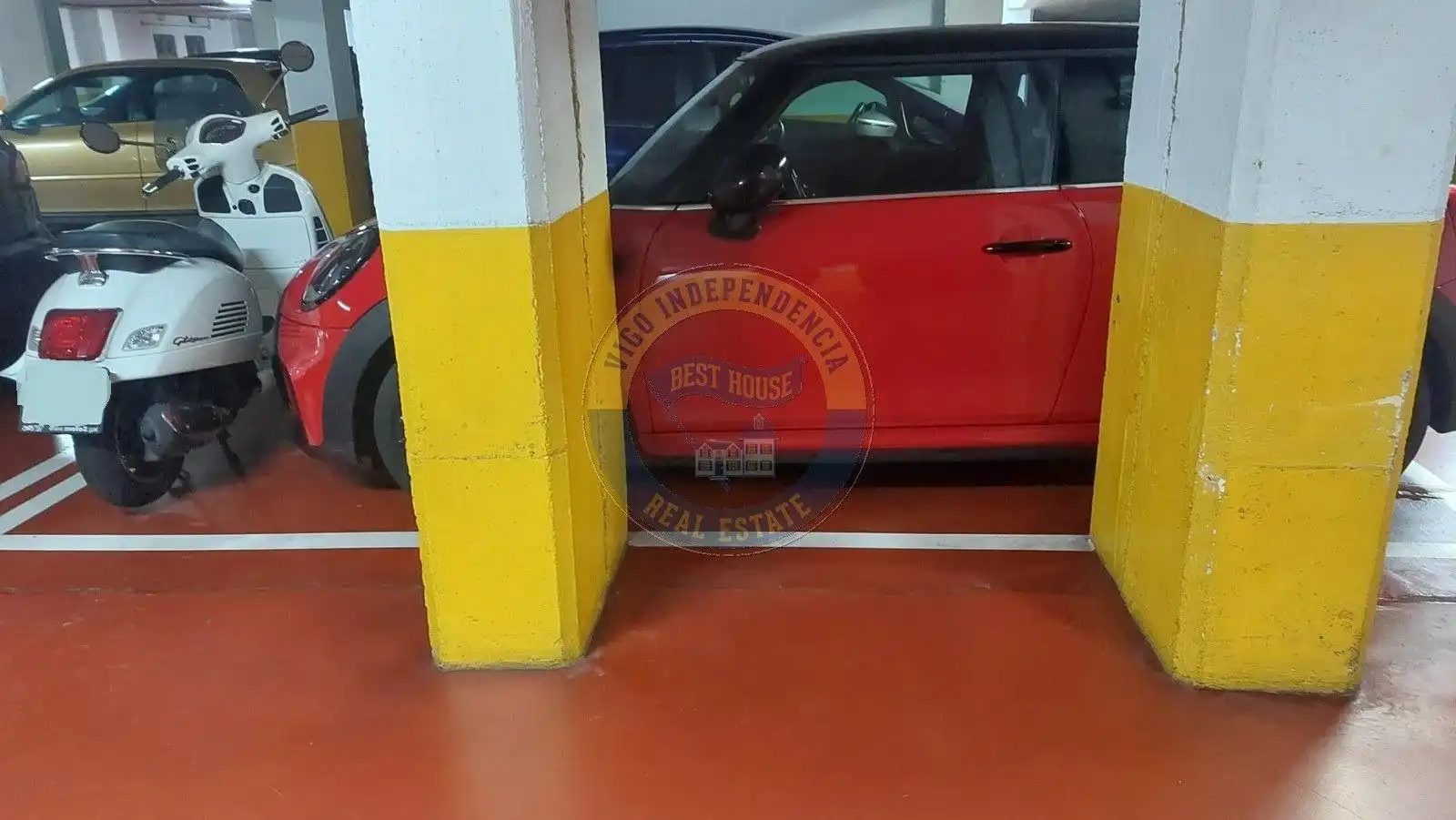 Parking de Ático en venta en Vigo  con Calefacción, Parquet y Terraza