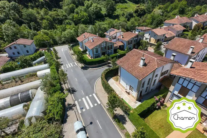 Vista exterior de Casa o xalet en venda en Zeberio amb Calefacció, Jardí privat i Traster
