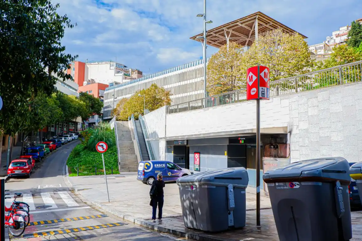 Außenansicht von Garage zum Verkauf in Barcelona