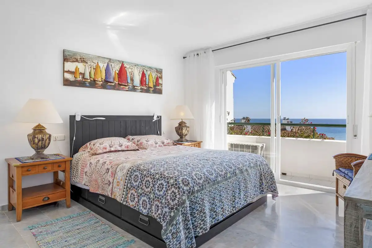 Dormitori de Casa adosada en venda en Marbella amb Aire condicionat, Jardí privat i Terrassa