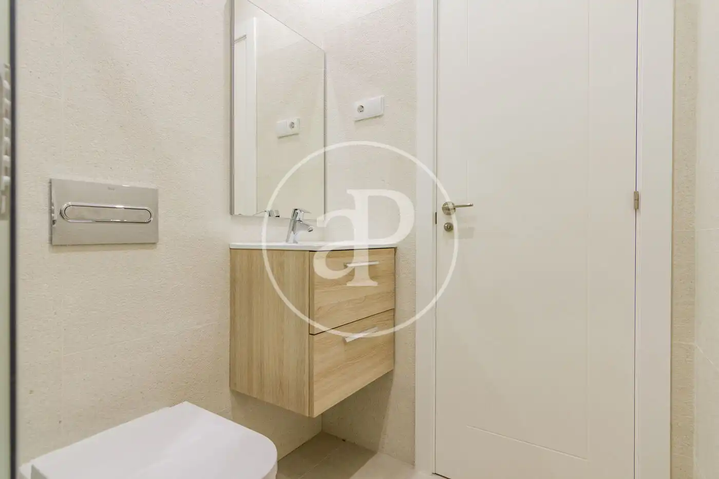 Bathroom of Flat for rent in Madrid  with Air Conditioner, Heating and Furnished