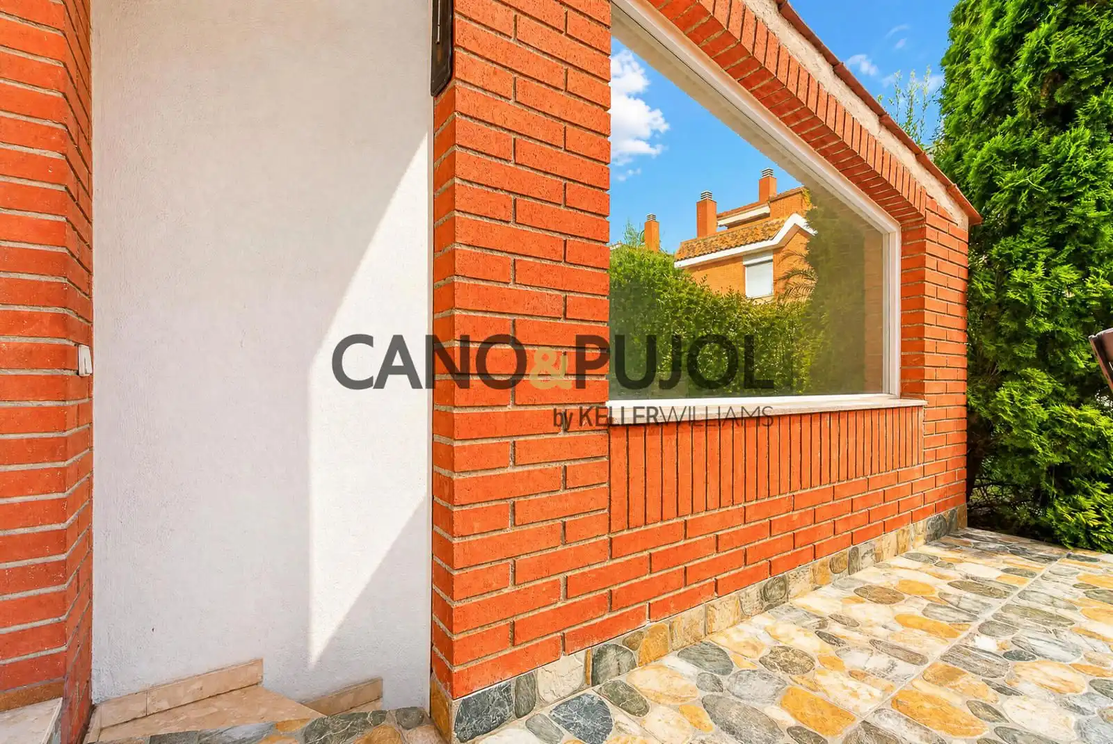 Vista exterior de Casa adosada de alquiler en Rubí con Aire acondicionado, Calefacción y Jardín privado