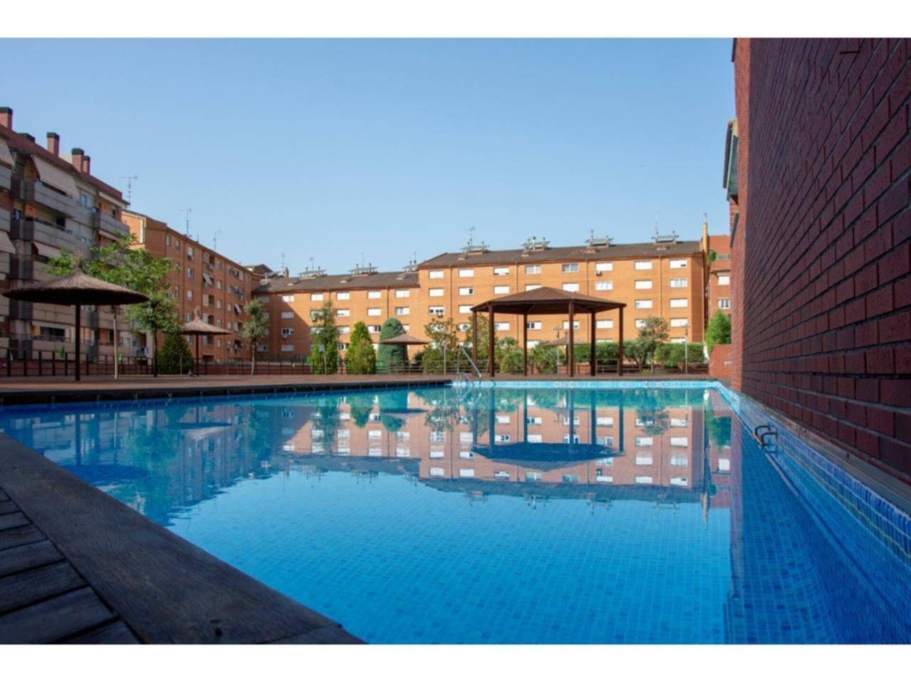 Swimming pool of Flat to rent in Manresa  with Air Conditioner, Heating and Parquet flooring