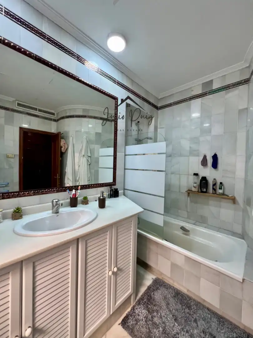 Baño de Casa o chalet en venta en La Puebla del Río con Aire acondicionado, Terraza y Balcón