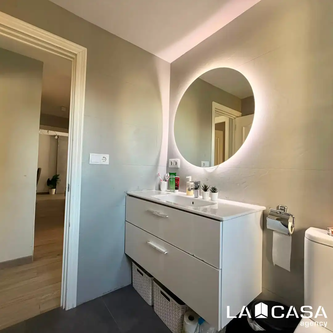 Bathroom of Flat for sale in Sevilla  with Heating and Terrace