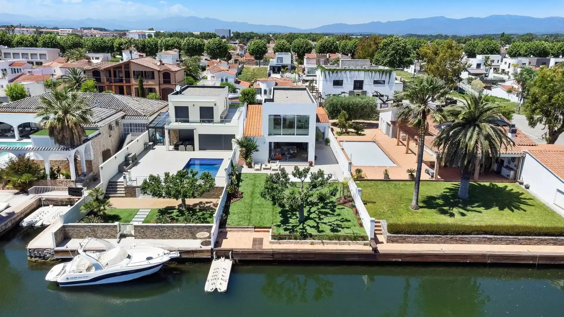 Casa con piscina in vendita a Carrer Segre