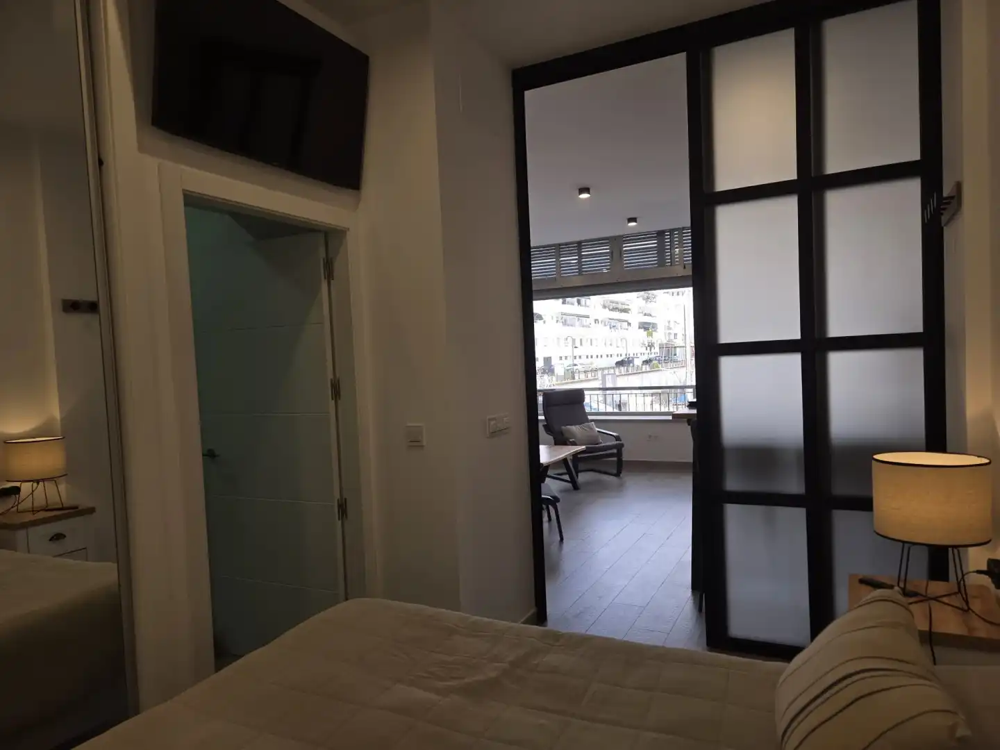 Dormitori de Apartament de lloguer en Gelves amb Aire condicionat, Calefacció i Moblat