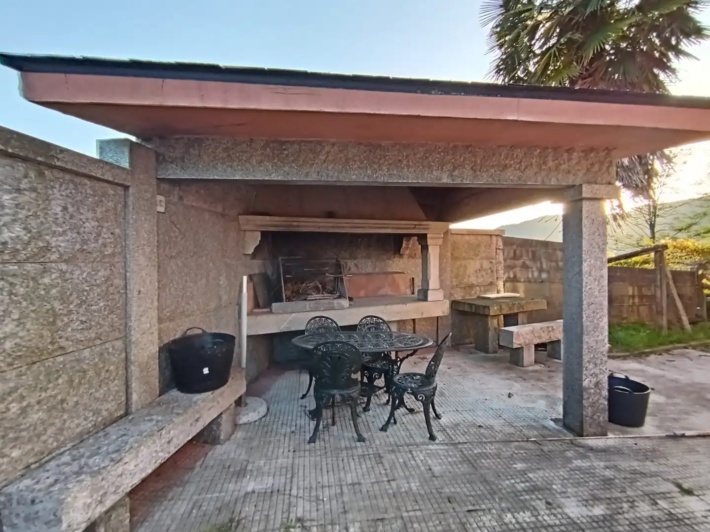 Terrassa de Casa o xalet en venda en Pontevedra Capital  amb Calefacció, Jardí privat i Parquet