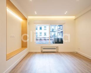 Living room of Flat for sale in  Madrid Capital  with Air Conditioner and Heating