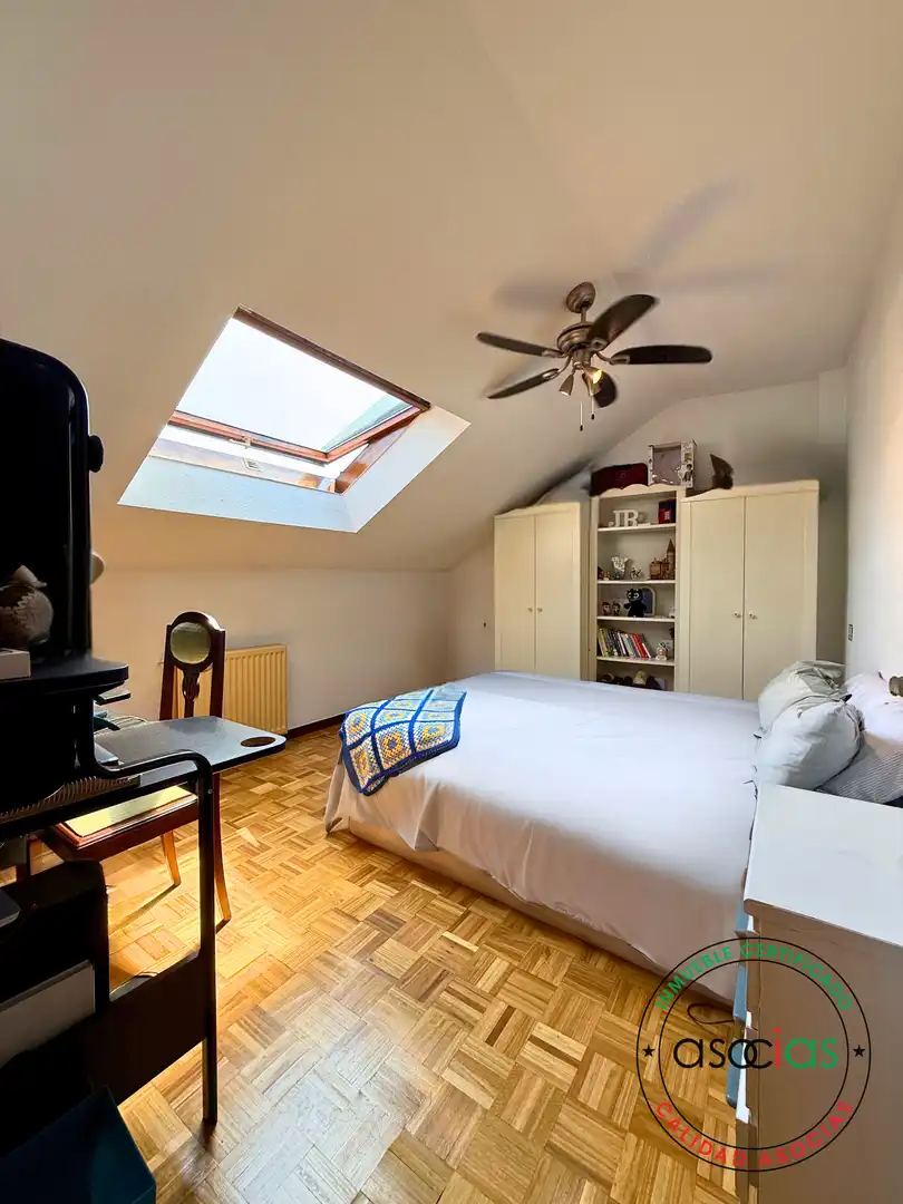 Habitación de Ático en venta en Langreo con Calefacción, Parquet y Terraza
