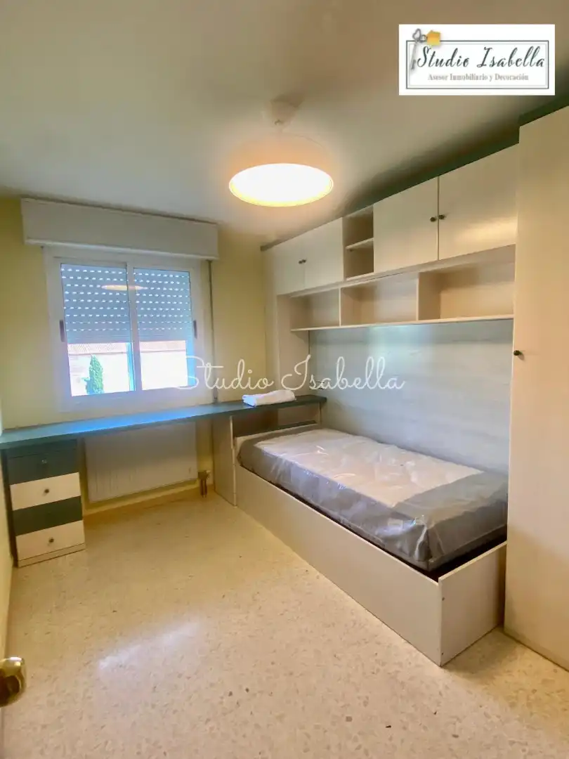 Room in Calle Río Fresnedoso, Santa María de Benquerencia, Toledo Capital