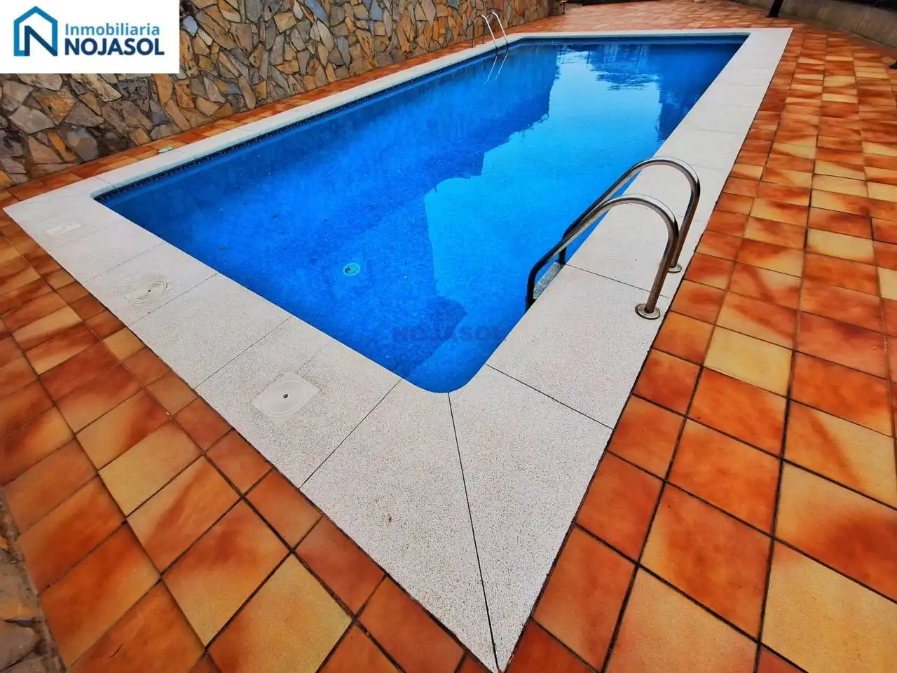 Schwimmbecken von Wohnungen zum Verkauf in Noja mit Heizung, Terrasse und Möbliert