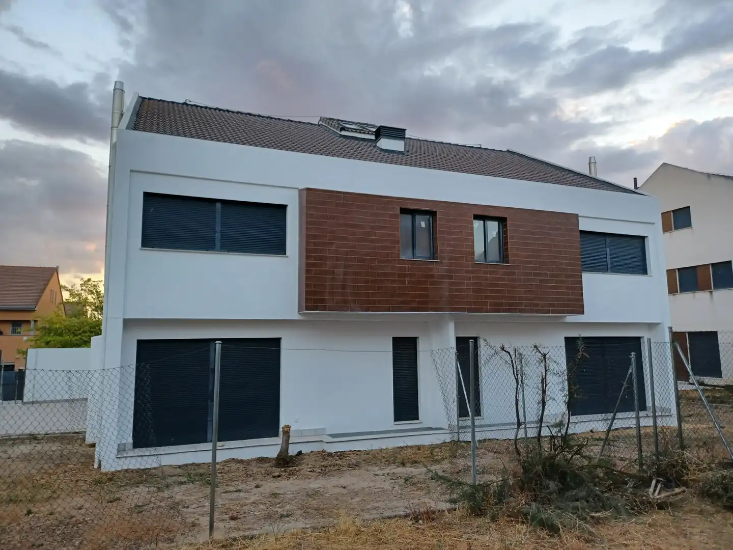 Vista exterior de Casa adosada en venda en Paracuellos de Jarama amb Calefacció, Jardí privat i Parquet
