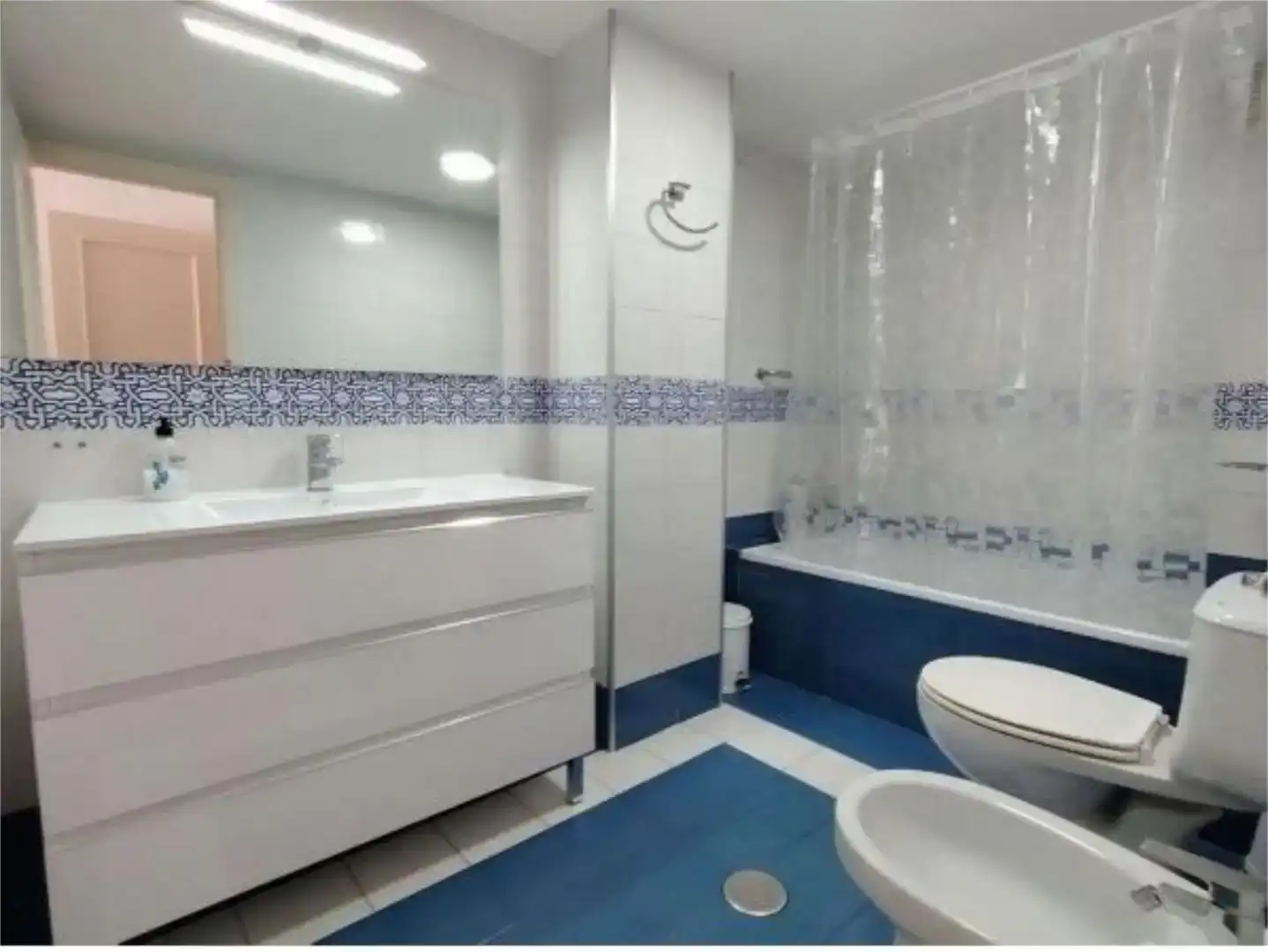 Bany de Pis en venda en Nerja amb Piscina