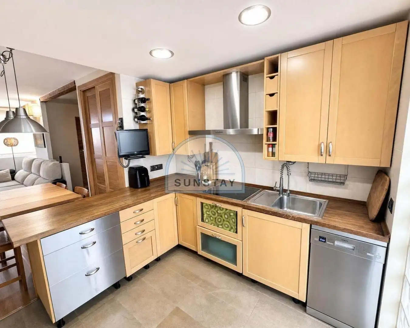 Cocina de Apartamento de alquiler en Torremolinos con Aire acondicionado, Jardín privado y Terraza