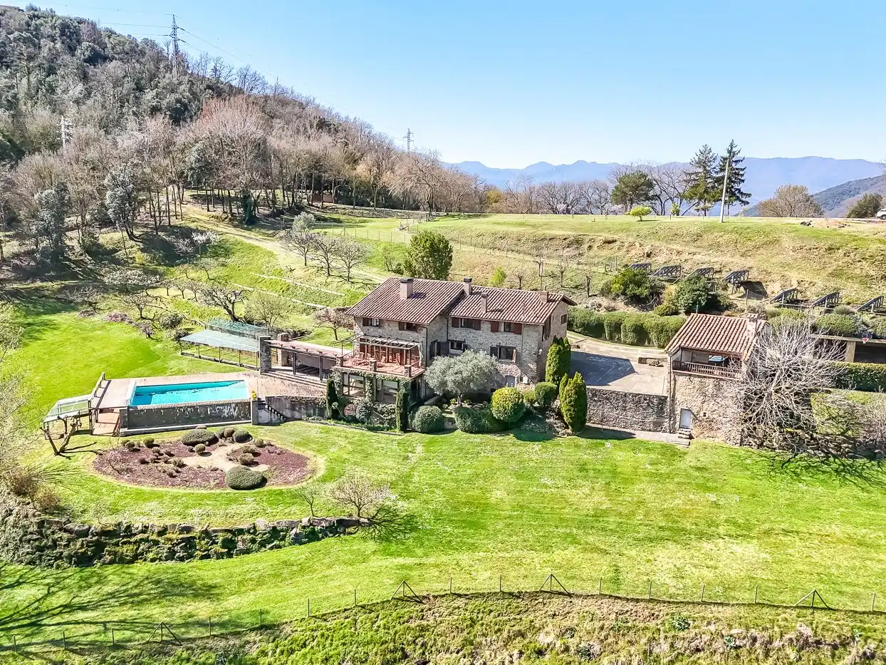 Vista exterior de Finca rústica en venta en Olot con Calefacción, Jardín privado y Terraza