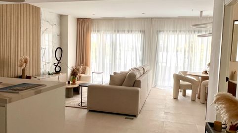 Foto 3 de Apartamento en venta en Avenida Pablo Ruiz Picasso, Huerta Belón - Calvario, Marbella