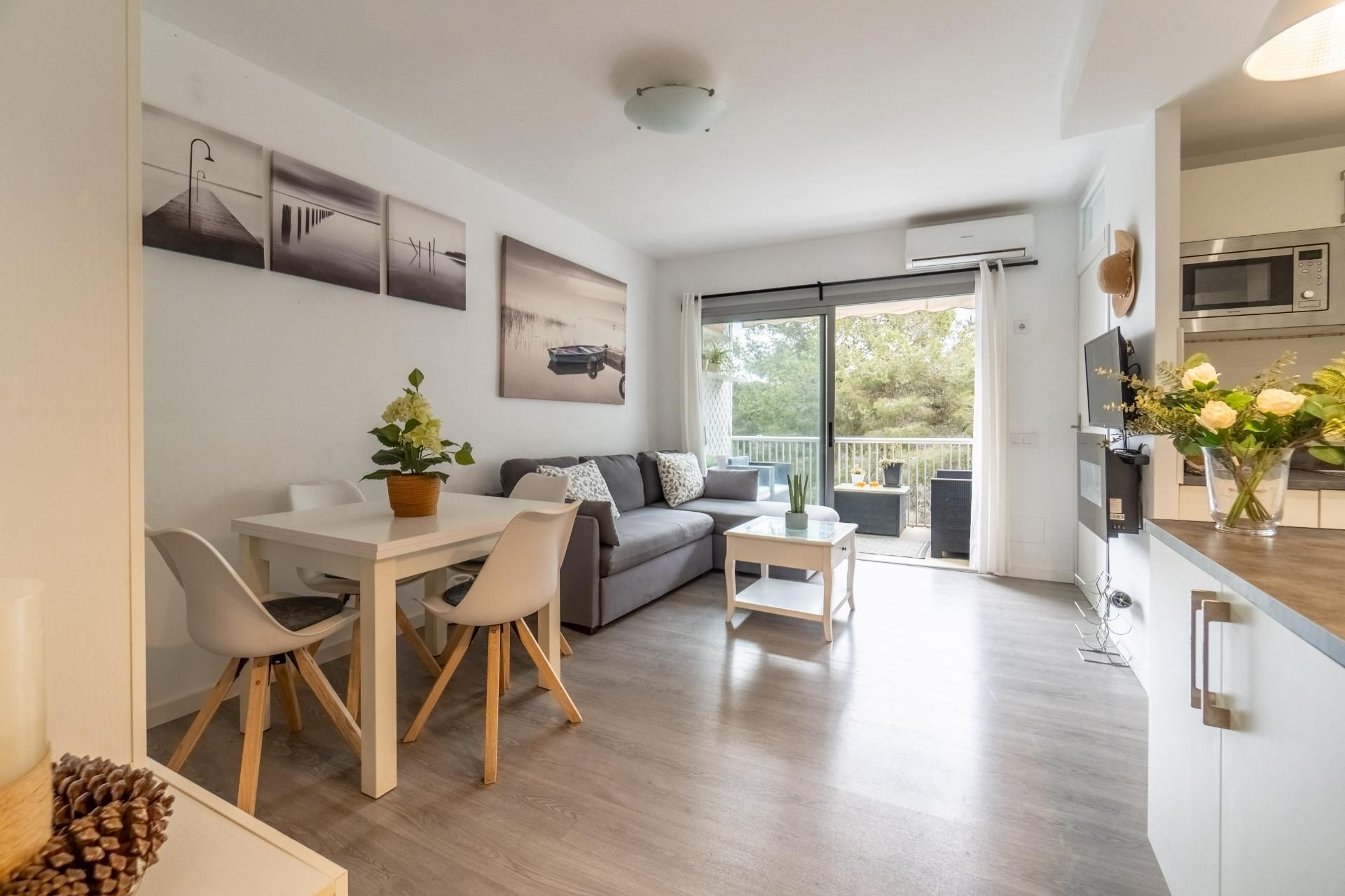 Living room of Flat for sale in Calvià  with Parquet flooring