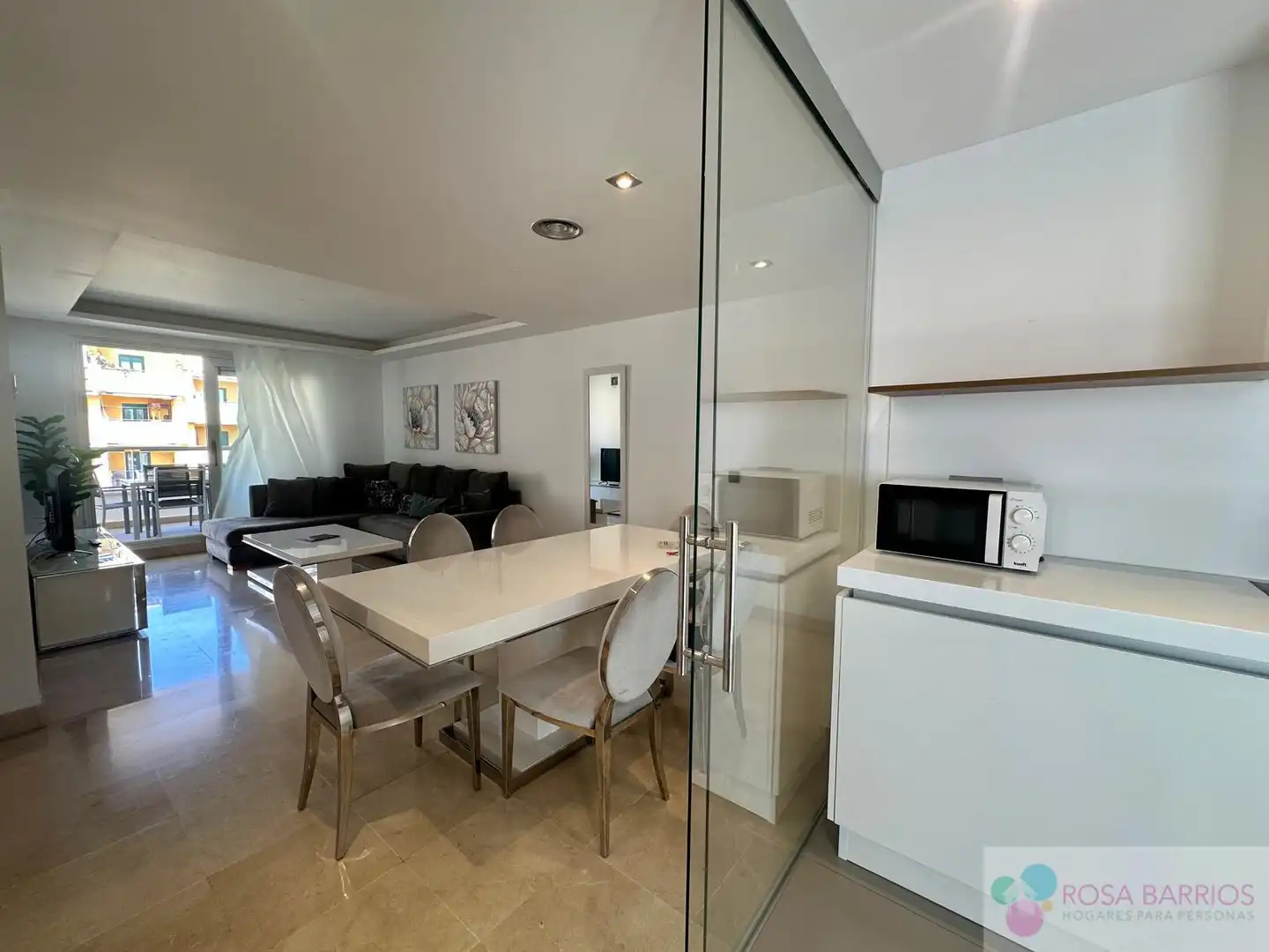 Esszimmer von Dachboden zum Verkauf in Marbella mit Klimaanlage, Terrasse und Möbliert