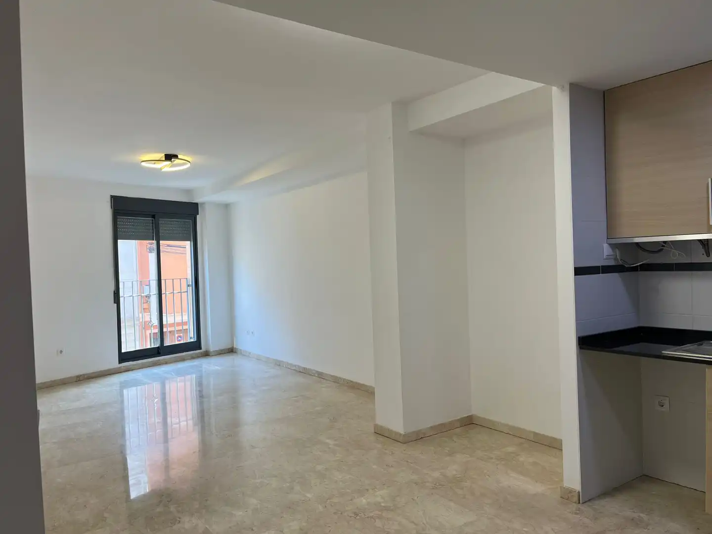 Flat for rent in Alcàsser  with Air Conditioner, Oven and Balcony