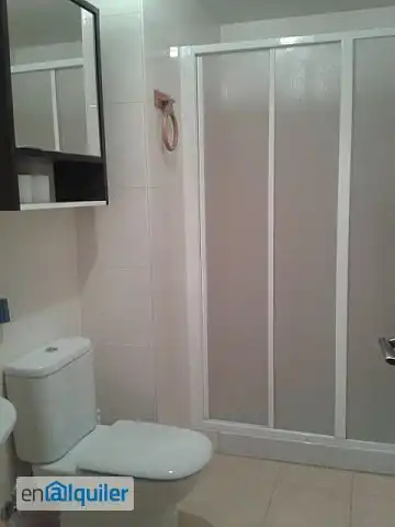 Bany de Apartament en venda en Castellanos de Moriscos amb Calefacció, Terrassa i Moblat