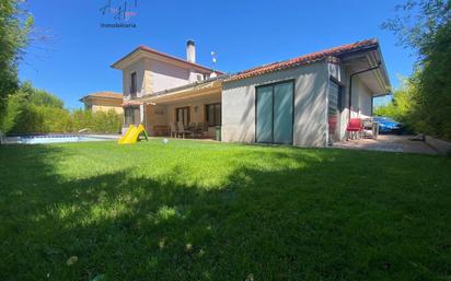 Vista exterior de Casa o xalet en venda en Villamayor amb Aire condicionat i Calefacció