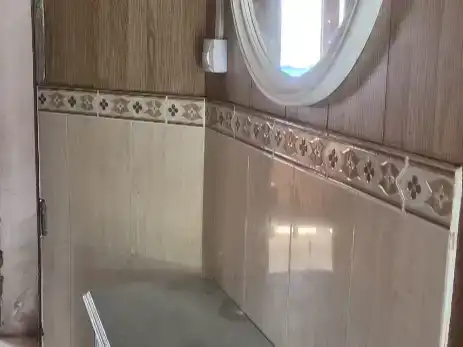 Bany de Finca rústica en venda en La Robla  amb Parquet