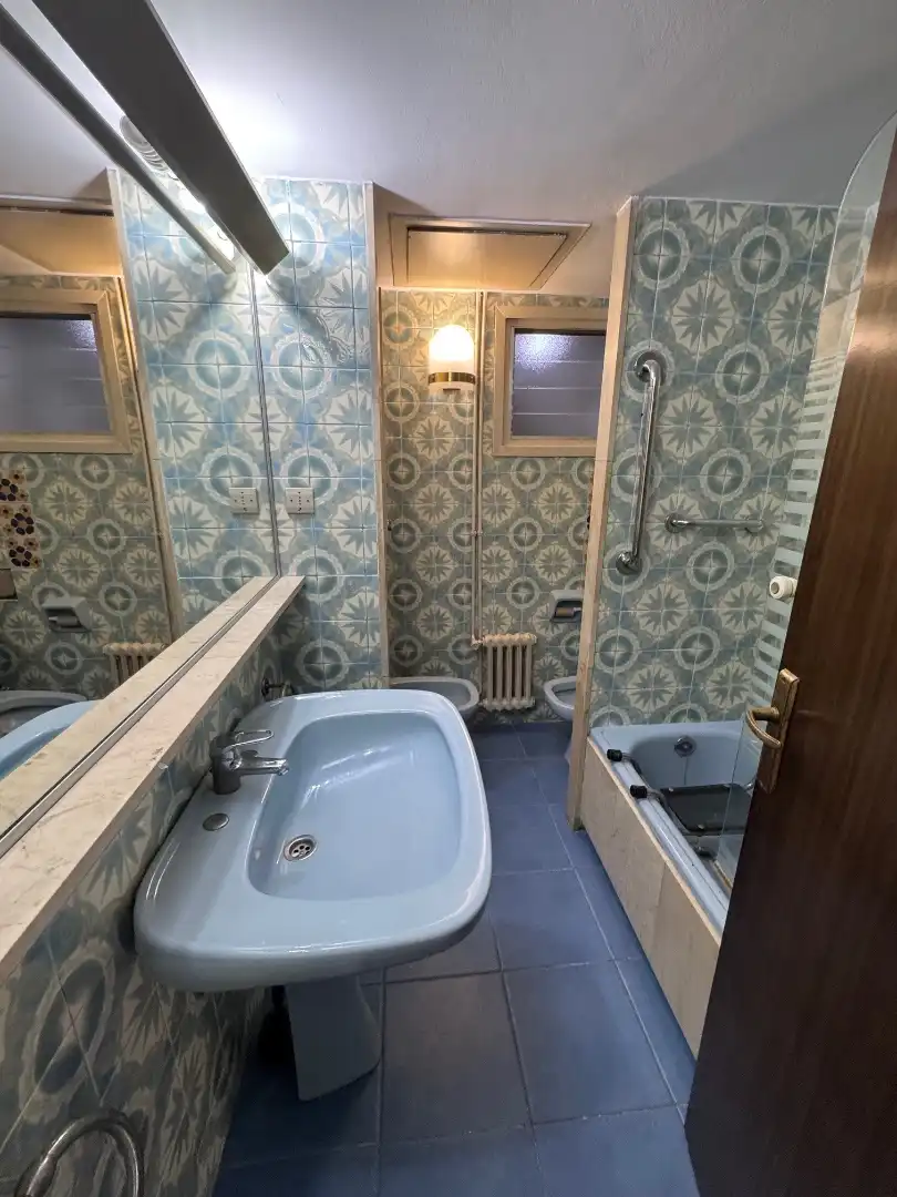 Baño de Piso en venta en Barcelona con Calefacción, Terraza y Horno