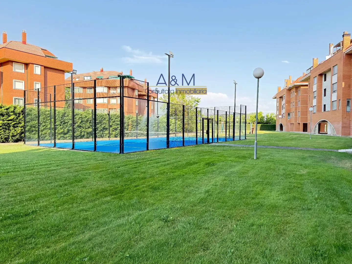 Piscina de Ático en venta en Valladolid con Calefacción, Parquet y Terraza