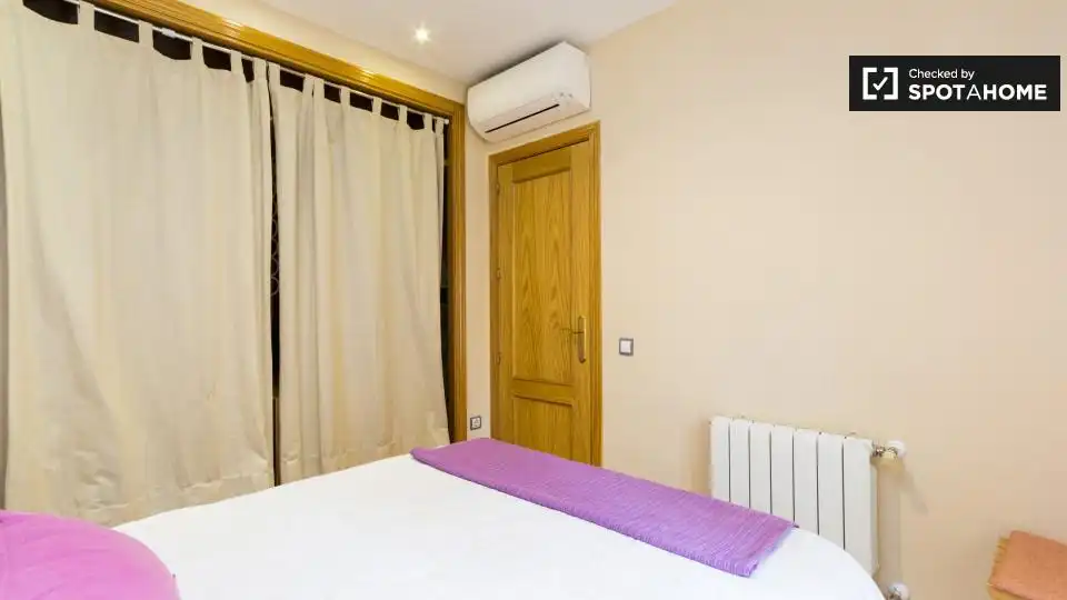 Dormitori de Apartament per a compartir en Madrid amb Aire condicionat, Calefacció i Terrassa