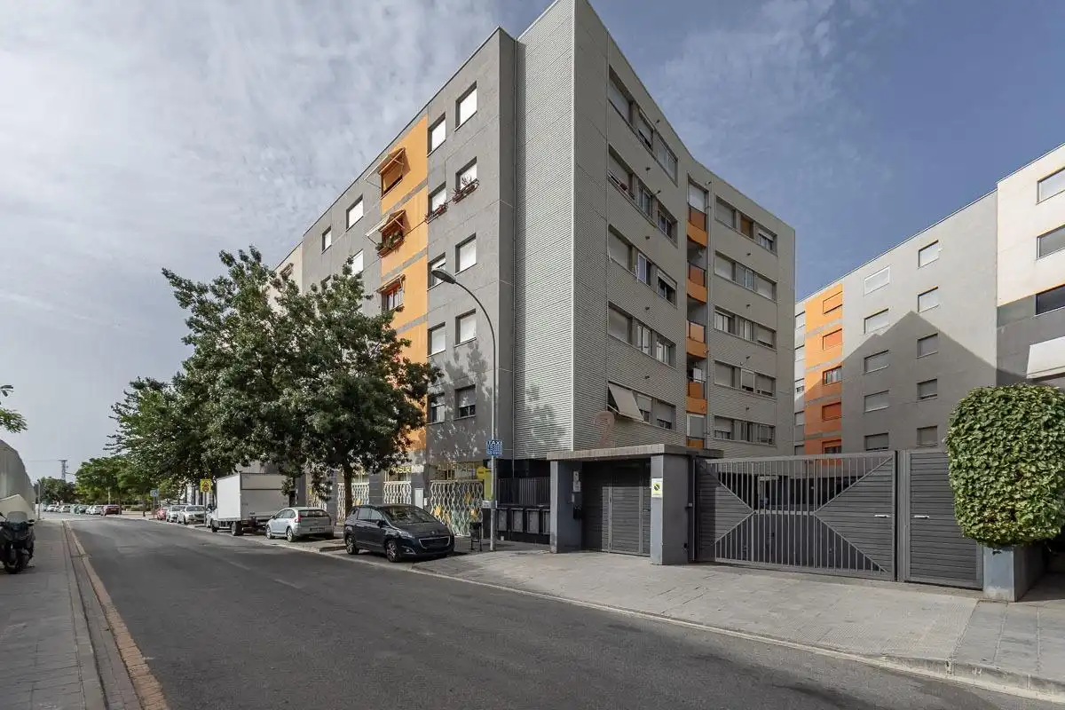 Vista exterior de Pis en venda en Alhendín amb Traster i Piscina comunitària