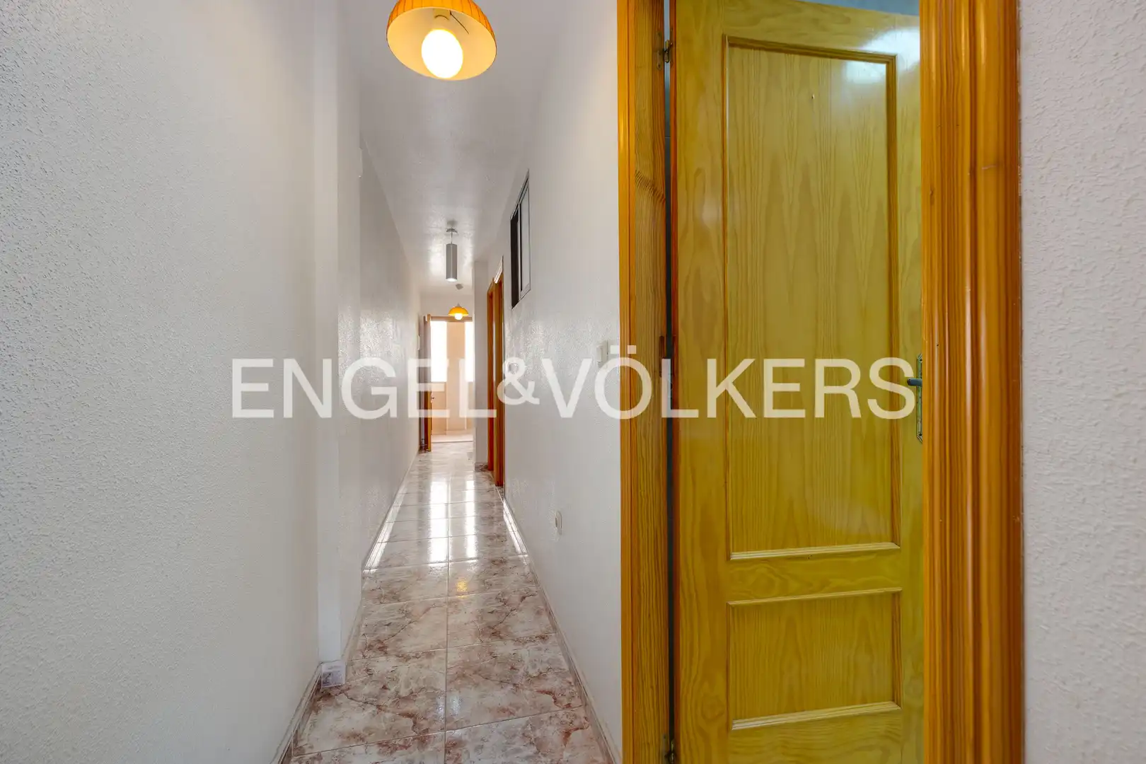 Wohnung zum Verkauf in Torrevieja mit Klimaanlage, Heizung und Terrasse